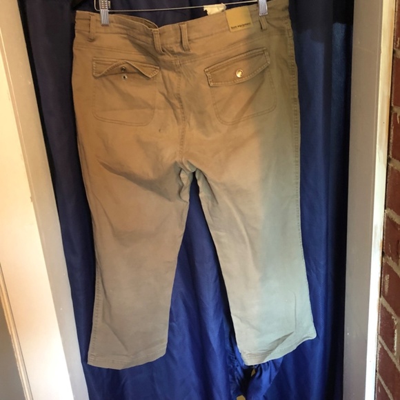 Green size 14  Bum Equipment stretchable cropped pants, zipper, belt buckles - Picture 5 of 10